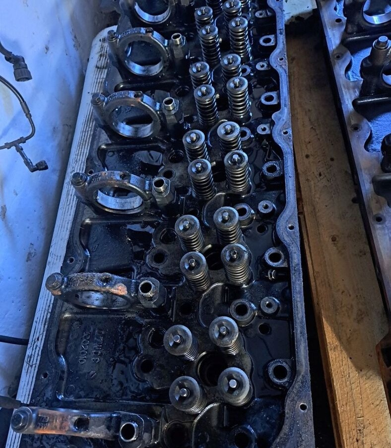 RENAULT GŁOWICA SILNIKA RENAULT PREMIUM KERAX LANDER DXI 11 440 430 450 460 - Cylinder head for Truck: picture 1 RENAULT GŁOWICA SILNIKA RENAULT PREMIUM KERAX LANDER DXI 11 440 430 450 460 - Cylinder head for Truck: picture 1