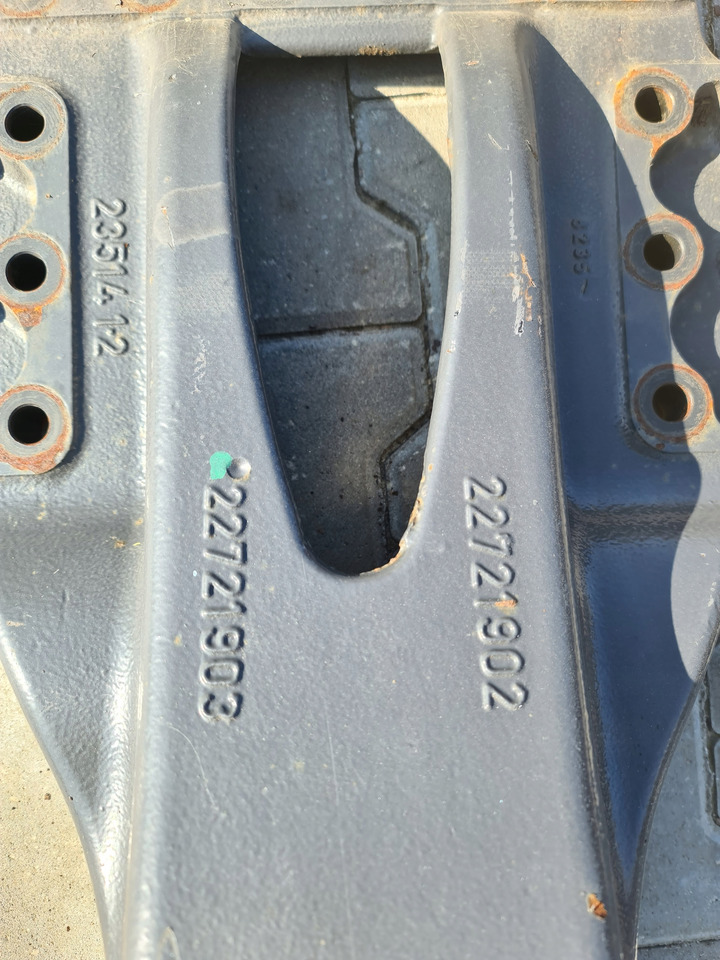 RENAULT ŁAPA MOCOWANIE PÓŁRESORA UCHO RENAULT GAMA RANGE T EVO - Suspension for Truck: picture 3 RENAULT ŁAPA MOCOWANIE PÓŁRESORA UCHO RENAULT GAMA RANGE T EVO - Suspension for Truck: picture 3