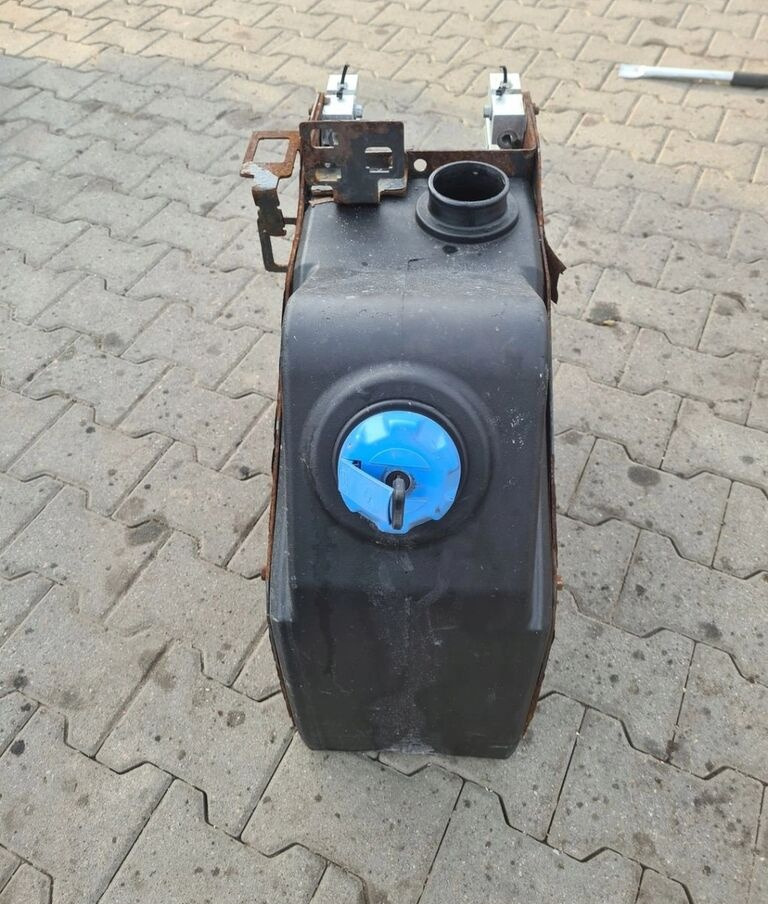 Renault OE 22077231   Renault RENAULT GAMA D VOLVO FL EURO 6 - AdBlue tank for Truck: picture 5 Renault OE 22077231   Renault RENAULT GAMA D VOLVO FL EURO 6 - AdBlue tank for Truck: picture 5