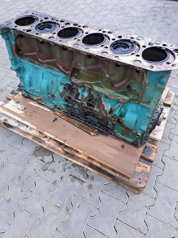 VOLVO BLOK SILNIKA TŁOKI WAŁ KORBOWY VOLVO FM 9 D9A - Cylinder block for Truck: picture 3 VOLVO BLOK SILNIKA TŁOKI WAŁ KORBOWY VOLVO FM 9 D9A - Cylinder block for Truck: picture 3