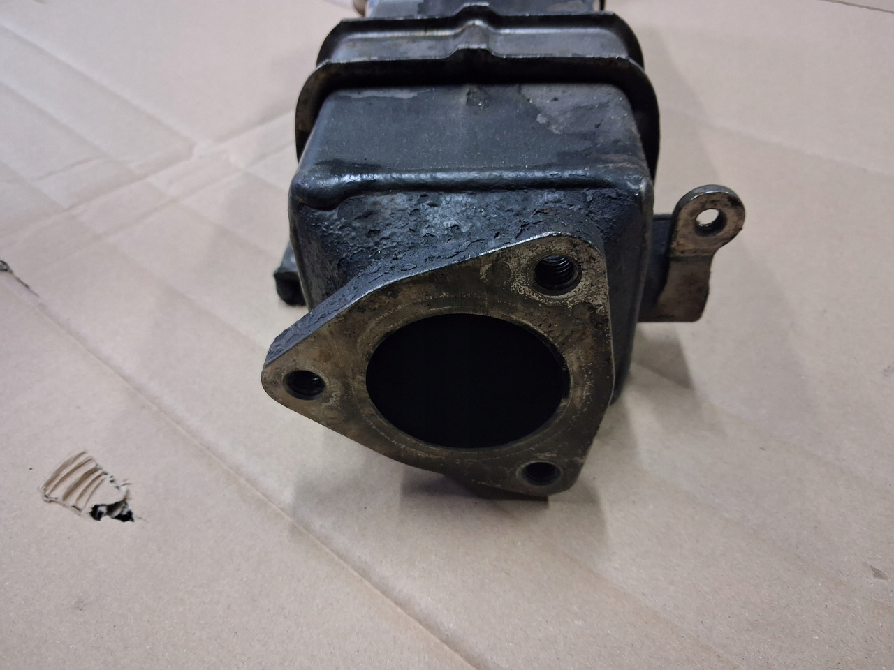 VOLVO CHŁODNICA CHŁODNICZKA SPALIN EGR VOLVO FL D5K RENAULT GAMA D DTI 5 - EGR cooler for Truck: picture 3 VOLVO CHŁODNICA CHŁODNICZKA SPALIN EGR VOLVO FL D5K RENAULT GAMA D DTI 5 - EGR cooler for Truck: picture 3