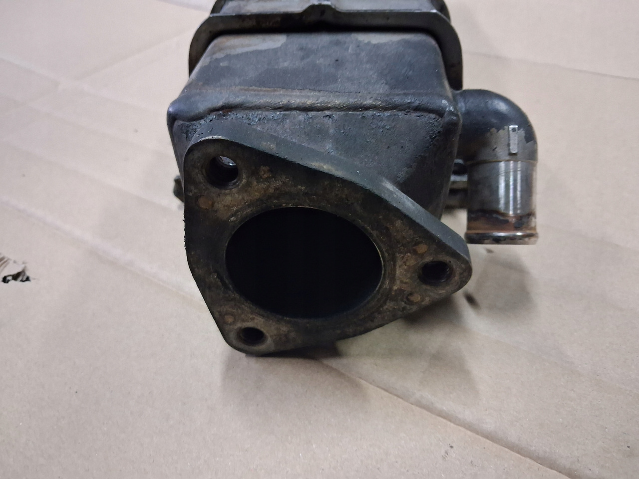 VOLVO CHŁODNICA CHŁODNICZKA SPALIN EGR VOLVO FL D5K RENAULT GAMA D DTI 5 - EGR cooler for Truck: picture 4 VOLVO CHŁODNICA CHŁODNICZKA SPALIN EGR VOLVO FL D5K RENAULT GAMA D DTI 5 - EGR cooler for Truck: picture 4