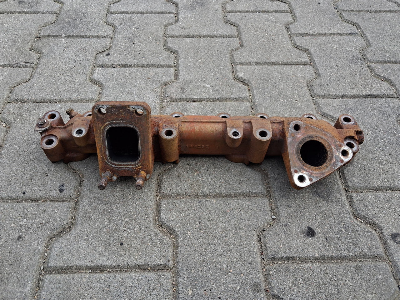 VOLVO KOLEKTOR WYDECHOWY RENAULT GAMA D DTI 5 VOLVO FL FE D5K - Exhaust manifold for Truck: picture 2 VOLVO KOLEKTOR WYDECHOWY RENAULT GAMA D DTI 5 VOLVO FL FE D5K - Exhaust manifold for Truck: picture 2