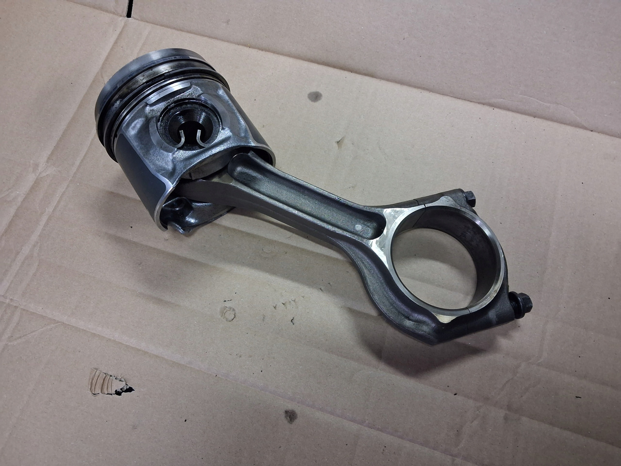 VOLVO TŁOK Z KORBOWODEM RENAULT GAMA D DTI 5 VOLVO FL D5K EURO 6 - Piston/ Ring/ Bushing for Truck: picture 1 VOLVO TŁOK Z KORBOWODEM RENAULT GAMA D DTI 5 VOLVO FL D5K EURO 6 - Piston/ Ring/ Bushing for Truck: picture 1