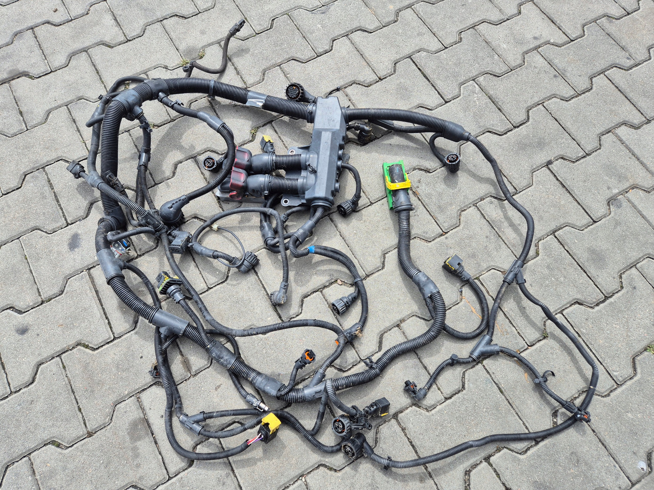 VOLVO WIĄZKA INSTALACJA SILNIKA VOLVO FH FM RENAULT GAMA RANGE T EVO D13 8K LIFT - Cables/ Wire harness for Truck: picture 1 VOLVO WIĄZKA INSTALACJA SILNIKA VOLVO FH FM RENAULT GAMA RANGE T EVO D13 8K LIFT - Cables/ Wire harness for Truck: picture 1