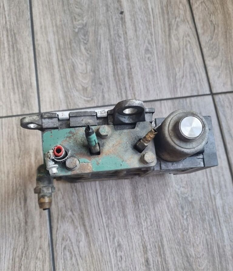 VOLVO ZAWÓR HAMULCA GÓRSKIEGO GÓRSKI VOLVO FH 16 D16E - Brake valve for Truck: picture 2 VOLVO ZAWÓR HAMULCA GÓRSKIEGO GÓRSKI VOLVO FH 16 D16E - Brake valve for Truck: picture 2