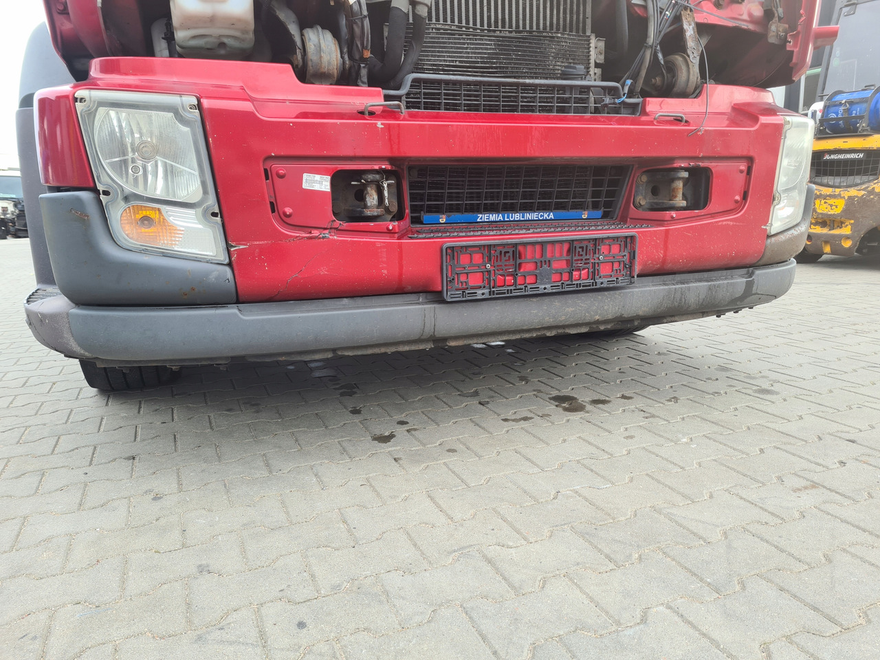 VOLVO ZDERZAK KOMPLETNY Z LAMPAMI BELKA STOPNIE VOLVO FL 22.5 EURO 5 - Bumper for Truck: picture 1 VOLVO ZDERZAK KOMPLETNY Z LAMPAMI BELKA STOPNIE VOLVO FL 22.5 EURO 5 - Bumper for Truck: picture 1