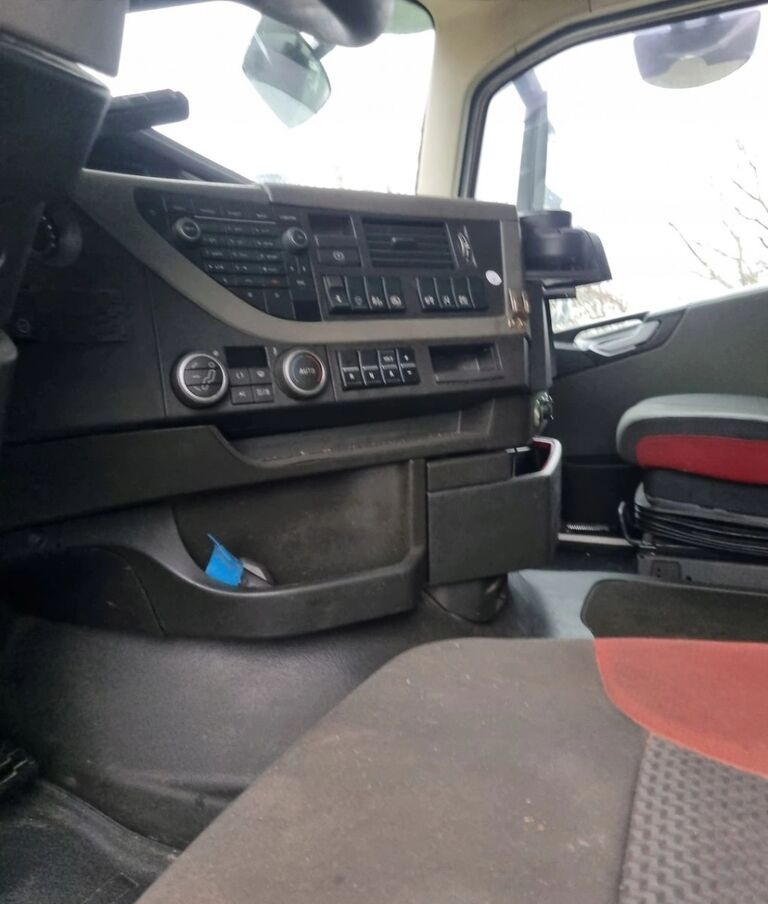 Volvo-ABG VOLVO FH 4 EURO 6 GLOBETROTTER 2018 ROK Volvo VOLVO FH 4 EURO 6 GLOBETROTTER 2018 ROK - Cab for Truck: picture 3 Volvo-ABG VOLVO FH 4 EURO 6 GLOBETROTTER 2018 ROK Volvo VOLVO FH 4 EURO 6 GLOBETROTTER 2018 ROK - Cab for Truck: picture 3