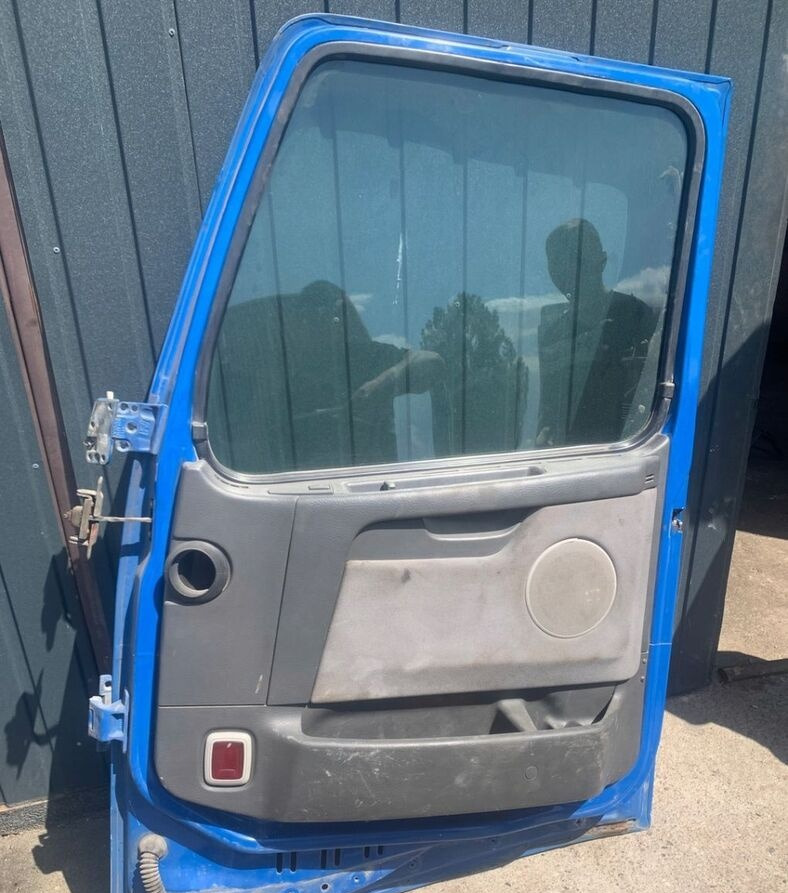 Volvo FH 12 13 - Door and parts for Truck: picture 2 Volvo FH 12 13 - Door and parts for Truck: picture 2