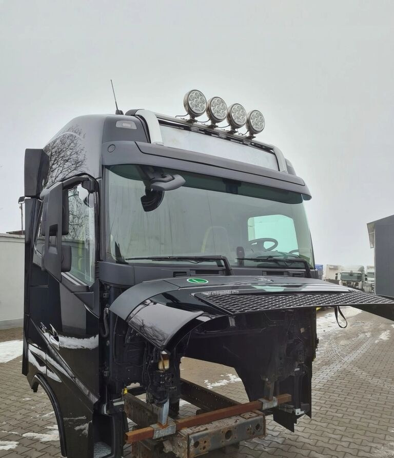 Volvo KOMPLETNA FH 16 750 EURO 6 GLOBETROTTER 2018 ROK Volvo VOLVO FH 16 750 EURO 6 GLOBETROTTER 2018 ROK - Cab for Truck: picture 2 Volvo KOMPLETNA FH 16 750 EURO 6 GLOBETROTTER 2018 ROK Volvo VOLVO FH 16 750 EURO 6 GLOBETROTTER 2018 ROK - Cab for Truck: picture 2