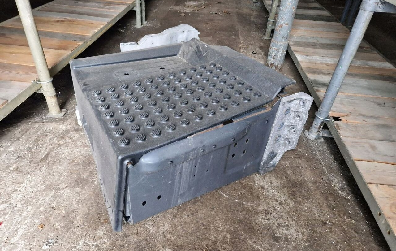 Volvo SKRZYNKA AKUMULATORÓW VOLVO FH4 FM4 FMX4 RENAULT GAMA RANGE T - Battery for Truck: picture 1 Volvo SKRZYNKA AKUMULATORÓW VOLVO FH4 FM4 FMX4 RENAULT GAMA RANGE T - Battery for Truck: picture 1