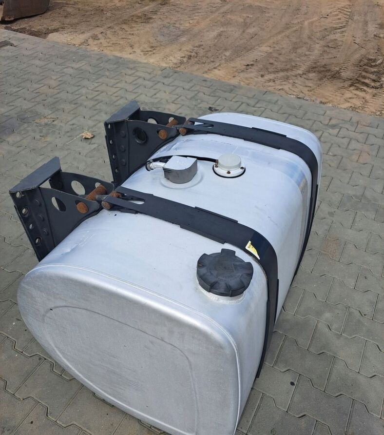 Volvo ZBIORNIK PALIWA RENAULT GAMA RANGE T 90/70/70 365L 1 - Fuel tank for Truck: picture 3 Volvo ZBIORNIK PALIWA RENAULT GAMA RANGE T 90/70/70 365L 1 - Fuel tank for Truck: picture 3