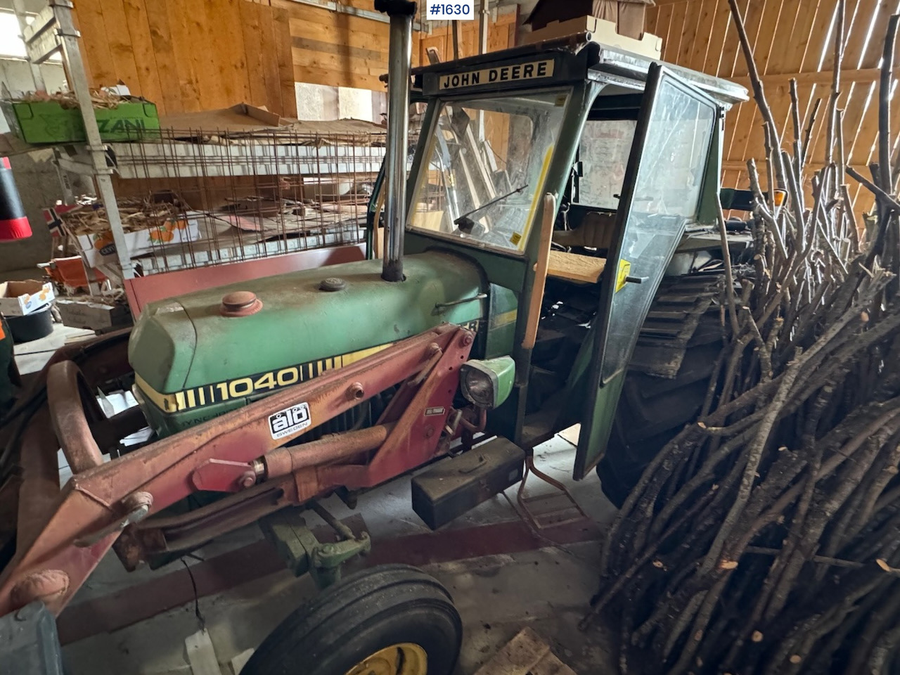 1981 John Deere 1040 w/ front loader & triangle - Farm tractor: picture 1 1981 John Deere 1040 w/ front loader & triangle - Farm tractor: picture 1