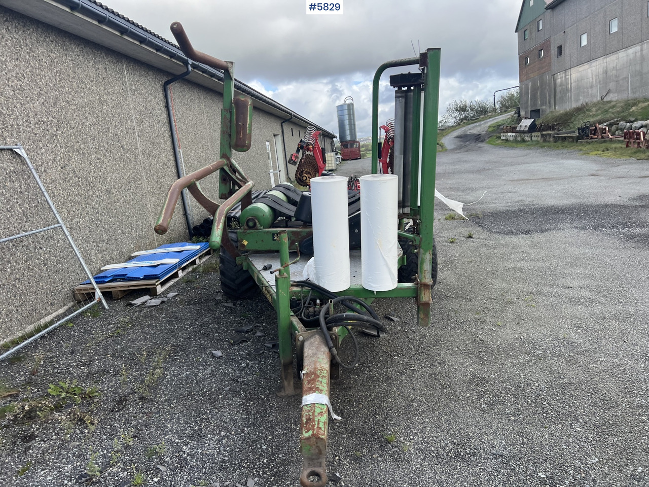 1996 Mchale 991B round bale wrapper - Hay and forage equipment: picture 3 1996 Mchale 991B round bale wrapper - Hay and forage equipment: picture 3