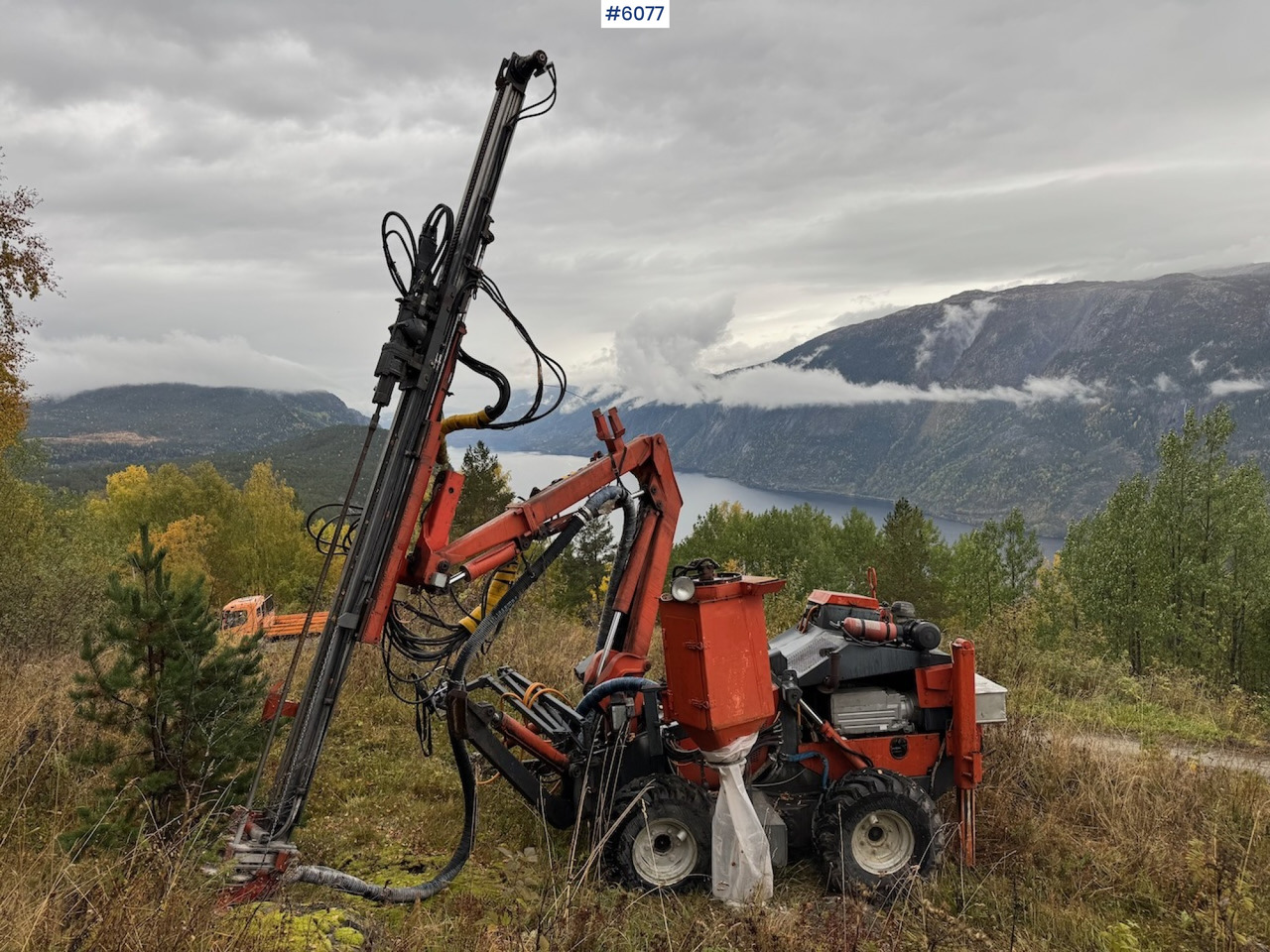 1997 Tamrock Commando 300 - Drilling rig: picture 1 1997 Tamrock Commando 300 - Drilling rig: picture 1