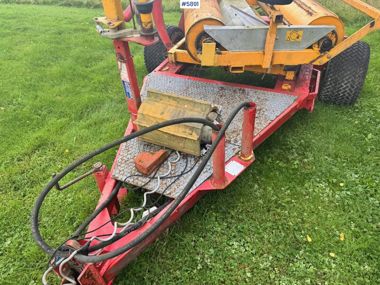 Leasing of 1997 Tellefsdal AW4000 round bale wrapper 1997 Tellefsdal AW4000 round bale wrapper: picture 6 Leasing of 1997 Tellefsdal AW4000 round bale wrapper 1997 Tellefsdal AW4000 round bale wrapper: picture 6