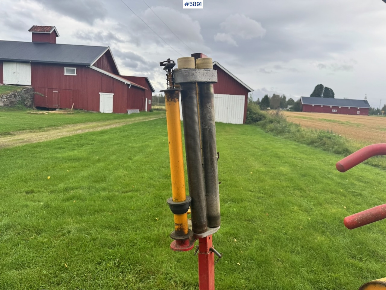 Leasing of 1997 Tellefsdal AW4000 round bale wrapper 1997 Tellefsdal AW4000 round bale wrapper: picture 13 Leasing of 1997 Tellefsdal AW4000 round bale wrapper 1997 Tellefsdal AW4000 round bale wrapper: picture 13