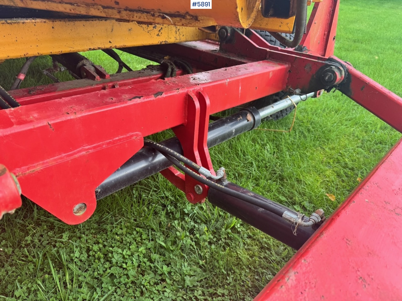 Leasing of 1997 Tellefsdal AW4000 round bale wrapper 1997 Tellefsdal AW4000 round bale wrapper: picture 10 Leasing of 1997 Tellefsdal AW4000 round bale wrapper 1997 Tellefsdal AW4000 round bale wrapper: picture 10