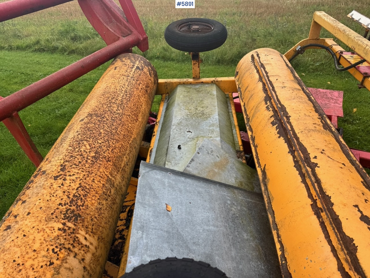 Leasing of 1997 Tellefsdal AW4000 round bale wrapper 1997 Tellefsdal AW4000 round bale wrapper: picture 9 Leasing of 1997 Tellefsdal AW4000 round bale wrapper 1997 Tellefsdal AW4000 round bale wrapper: picture 9