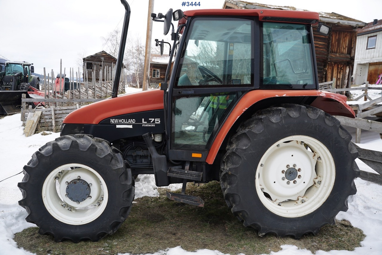 Farm tractor 1998 New Holland L75 4x4: picture 1