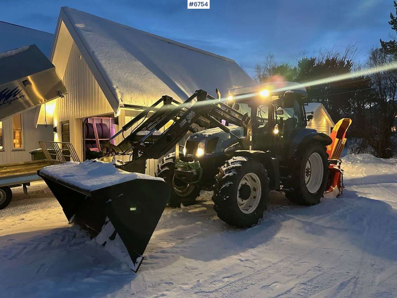 2004 New Holland TS115A 4x4 w/ Front loader, bucket, grading bucket and snow blower. - Farm tractor: picture 2 2004 New Holland TS115A 4x4 w/ Front loader, bucket, grading bucket and snow blower. - Farm tractor: picture 2