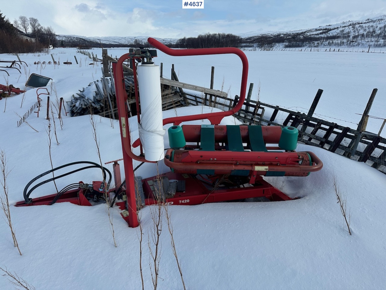 2004 Taarup 7420 Round bale wrapper - Hay and forage equipment: picture 1 2004 Taarup 7420 Round bale wrapper - Hay and forage equipment: picture 1