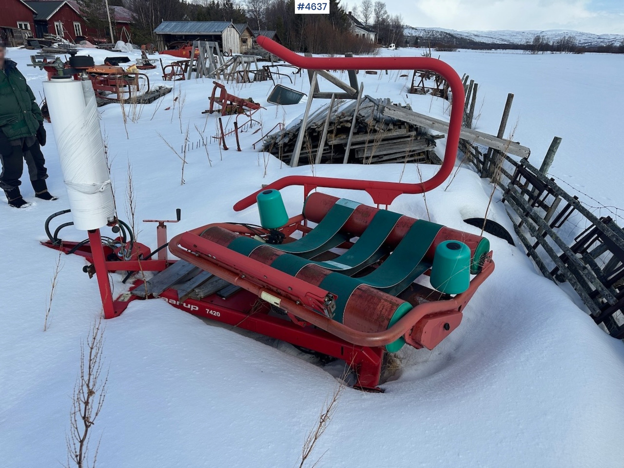 2004 Taarup 7420 Round bale wrapper - Hay and forage equipment: picture 2 2004 Taarup 7420 Round bale wrapper - Hay and forage equipment: picture 2