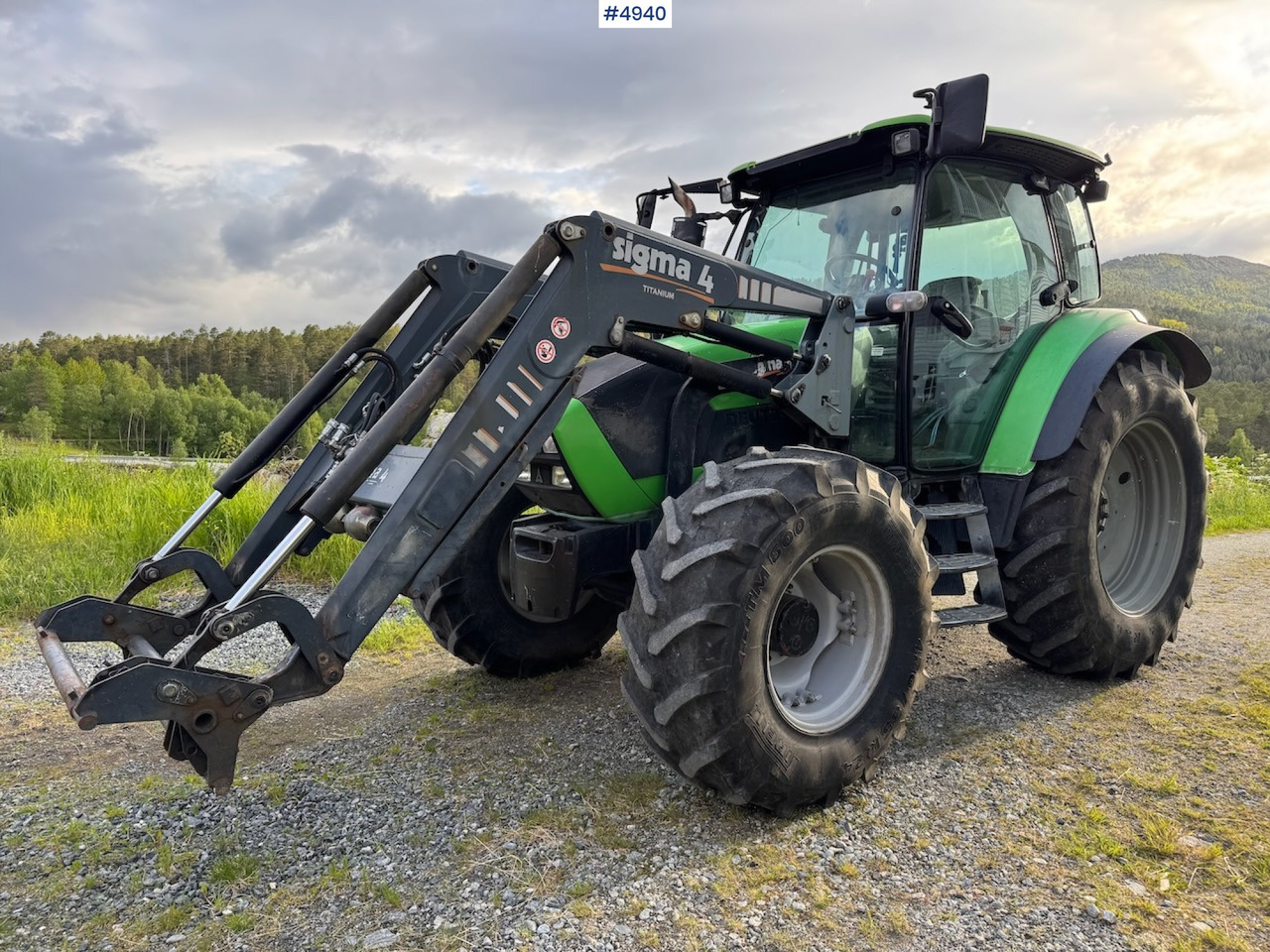 2006 Deutz-Fahr Agrotron K90 w/front loader. - Farm tractor: picture 2 2006 Deutz-Fahr Agrotron K90 w/front loader. - Farm tractor: picture 2