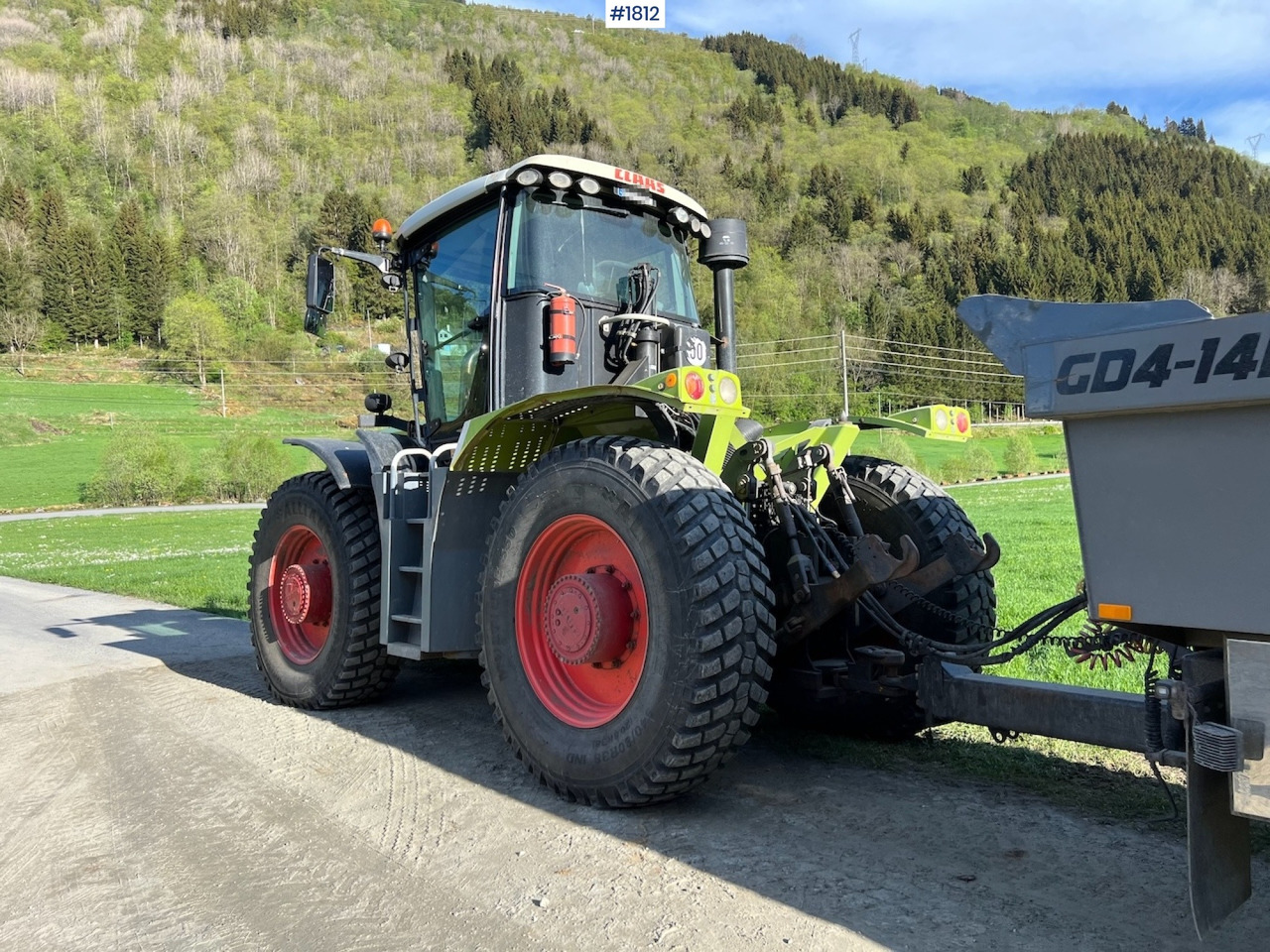 2009 Claas Xerion 3800 - Farm tractor: picture 3 2009 Claas Xerion 3800 - Farm tractor: picture 3
