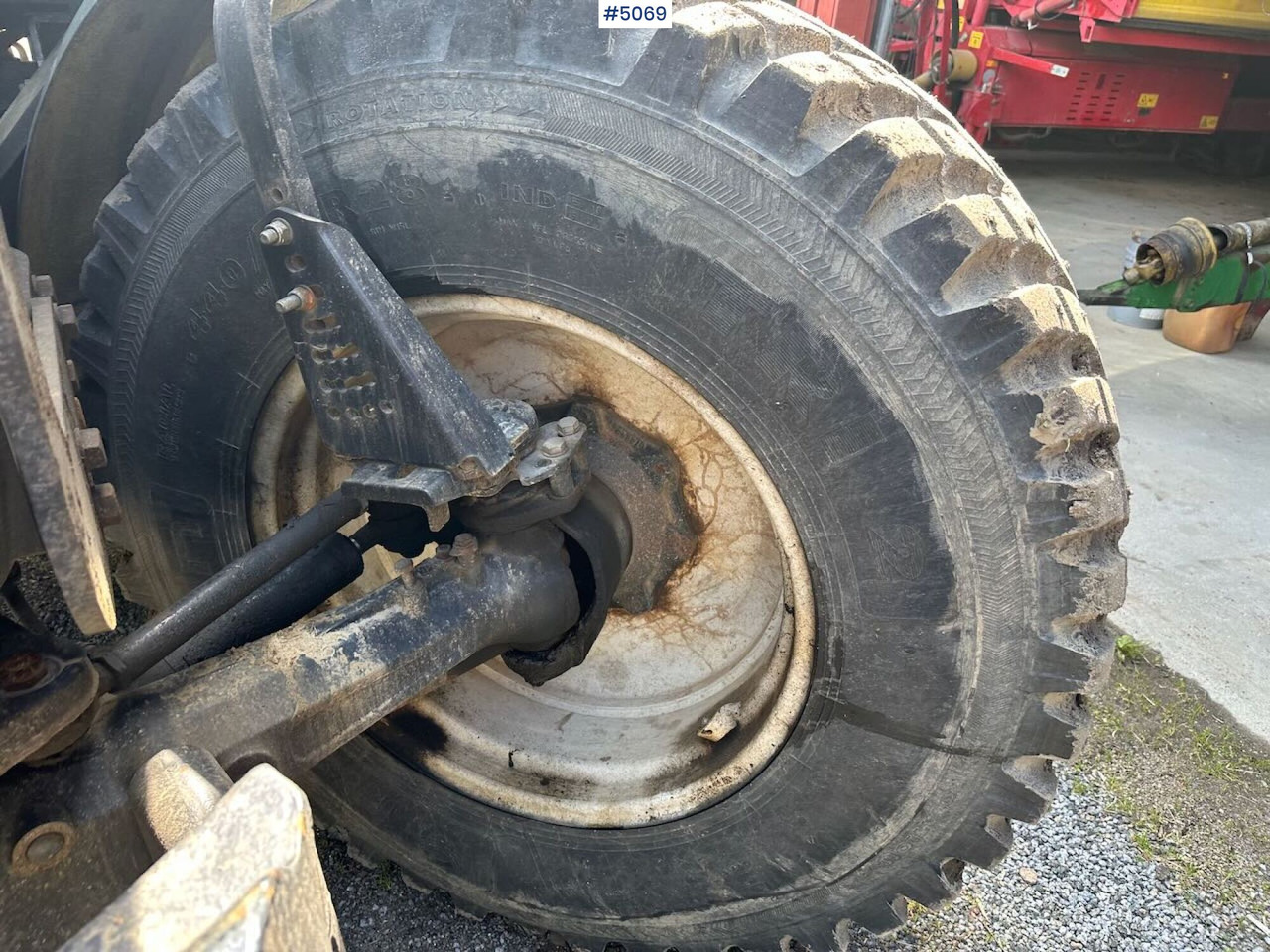 Farm tractor 2009 New Holland T6040 SS w/ Trima front loader: picture 9