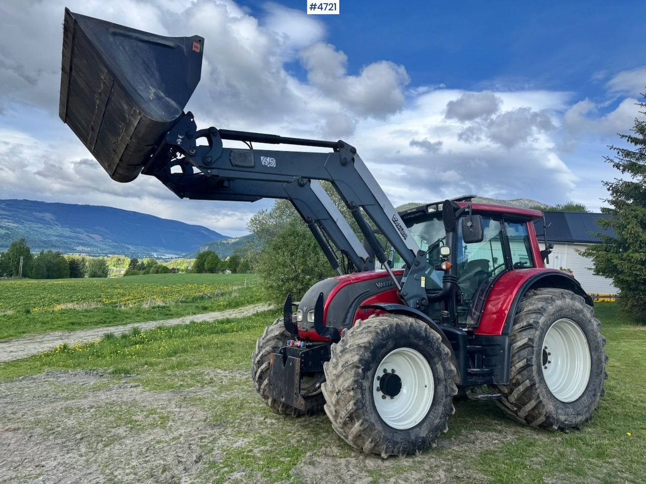 Farm tractor 2010 Valtra N142 equipped for snow clearing with front loader: picture 1