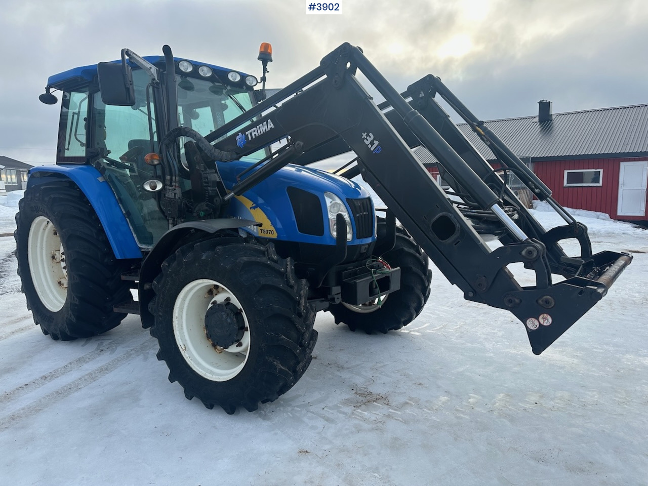 2011 New Holland T5070 4x4 m/ frontlaster - Farm tractor: picture 2 2011 New Holland T5070 4x4 m/ frontlaster - Farm tractor: picture 2