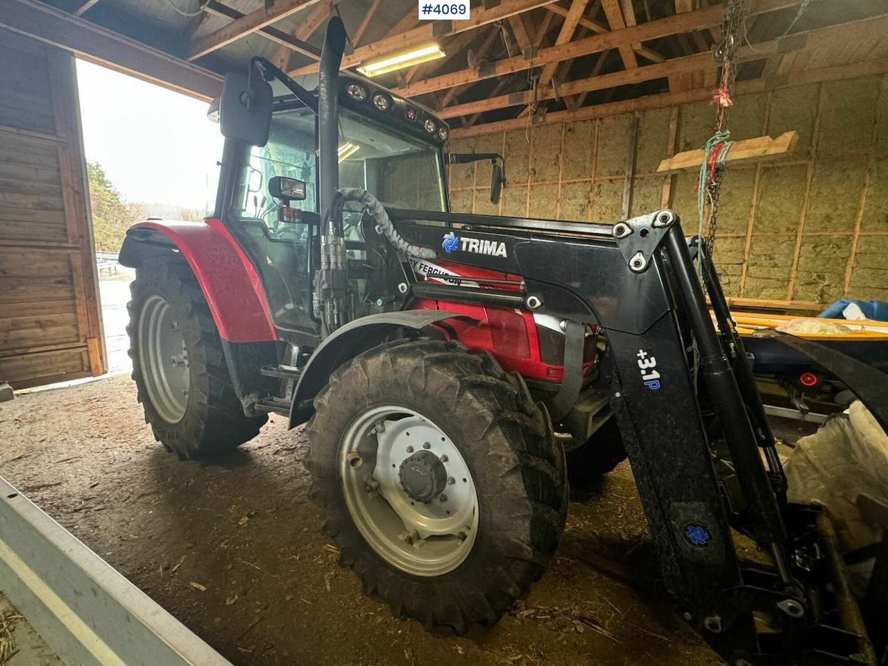 2013 Massey Ferguson 5455 w/ front loader, 2 buckets, pallet forks and blades. 1020 hours! - Farm tractor: picture 4 2013 Massey Ferguson 5455 w/ front loader, 2 buckets, pallet forks and blades. 1020 hours! - Farm tractor: picture 4
