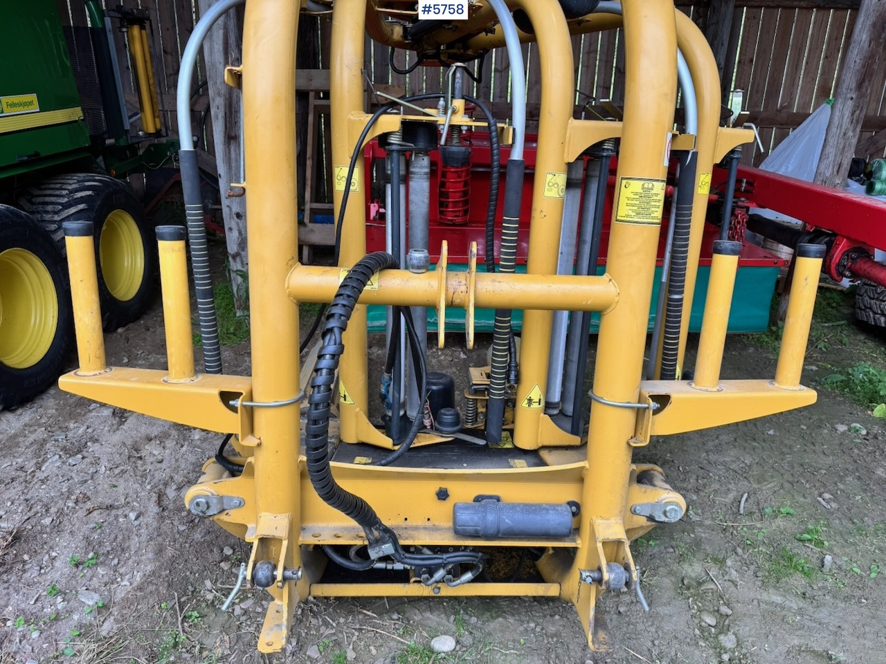 2016 Tanco VariWrap S300 Round Bale Wrapper - Hay and forage equipment: picture 2 2016 Tanco VariWrap S300 Round Bale Wrapper - Hay and forage equipment: picture 2