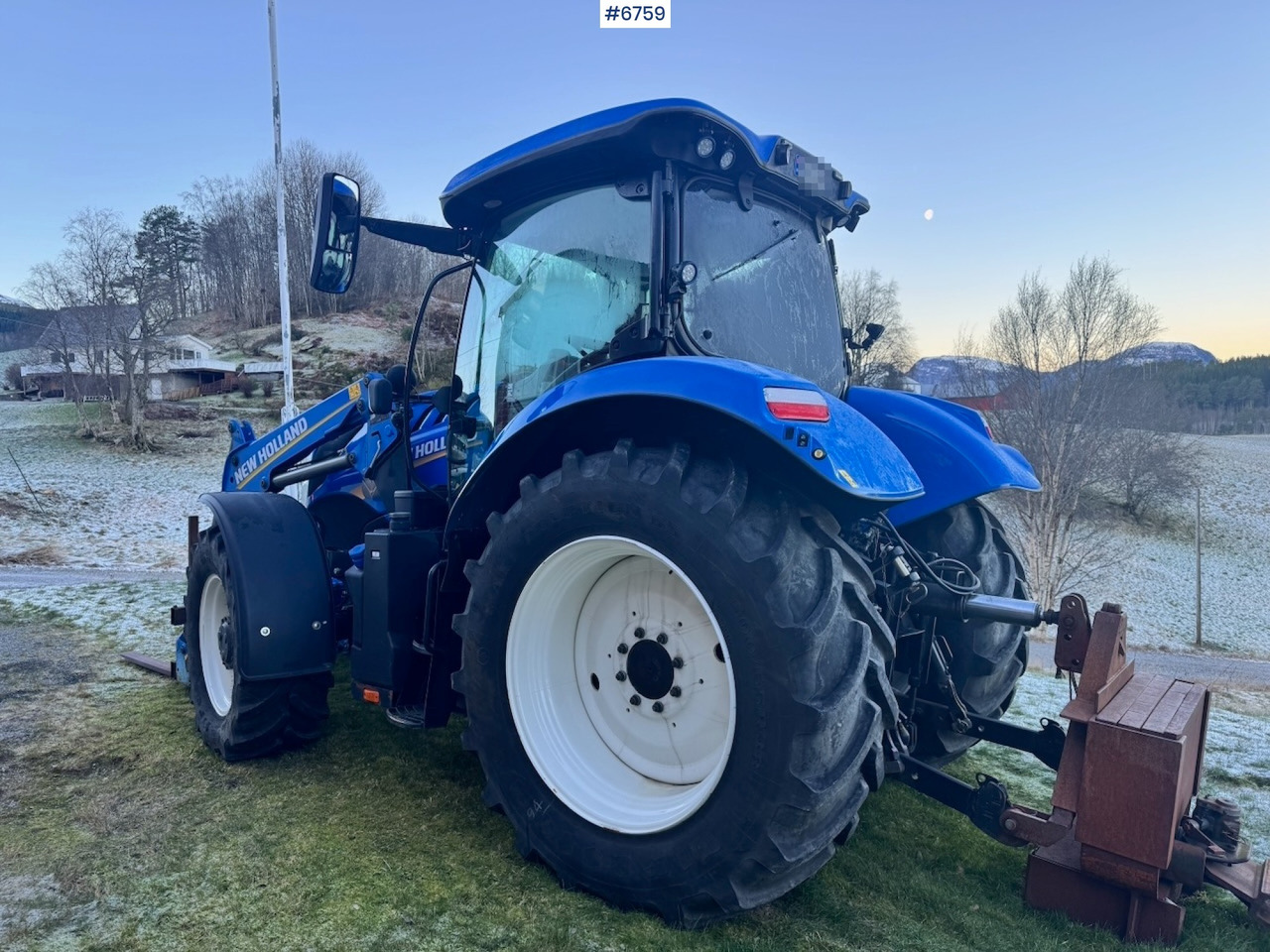 2021 New Holland T6.180 w/ Front loader, 2 sets of tires and Front hydraulics. 2100 hours. - Farm tractor: picture 4 2021 New Holland T6.180 w/ Front loader, 2 sets of tires and Front hydraulics. 2100 hours. - Farm tractor: picture 4