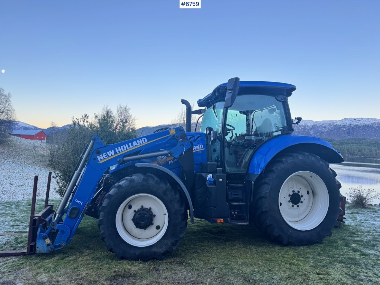 2021 New Holland T6.180 w/ Front loader, 2 sets of tires and Front hydraulics. 2100 hours. - Farm tractor: picture 3 2021 New Holland T6.180 w/ Front loader, 2 sets of tires and Front hydraulics. 2100 hours. - Farm tractor: picture 3