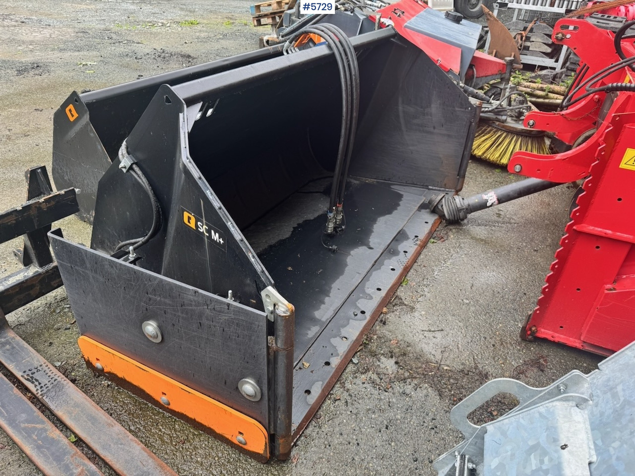 2024 Quicke SC M+ 230 Folding wing bucket. - Utility/ Special vehicle: picture 1 2024 Quicke SC M+ 230 Folding wing bucket. - Utility/ Special vehicle: picture 1