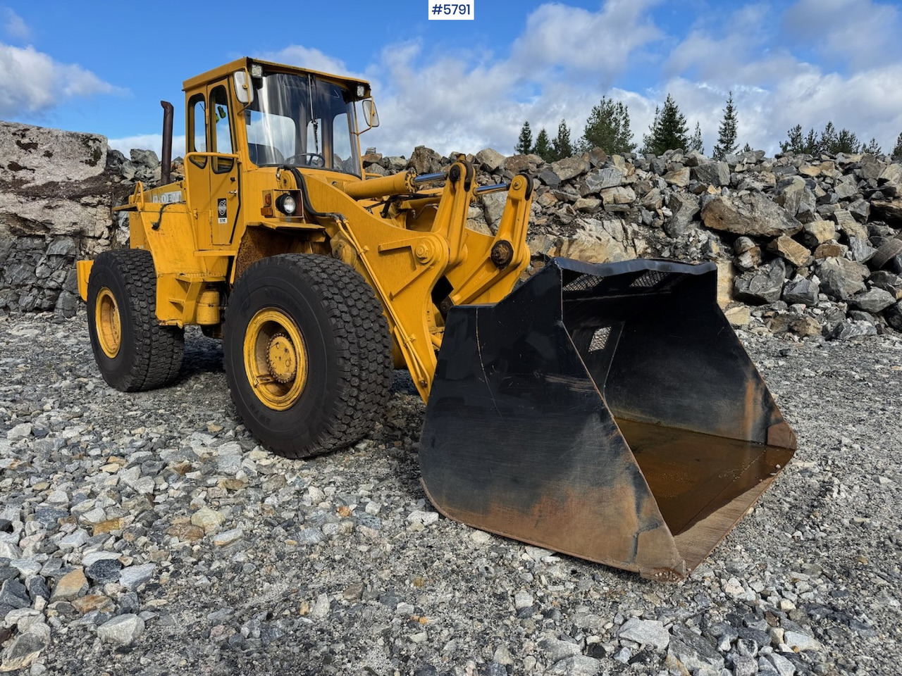 Volvo LM 1240 w/ bucket and pallet forks with claw. - Wheel loader: picture 4 Volvo LM 1240 w/ bucket and pallet forks with claw. - Wheel loader: picture 4