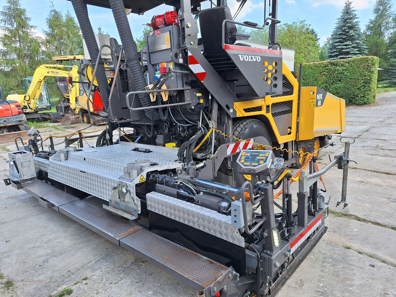 VOLVO P6870C - Asphalt paver: picture 2 VOLVO P6870C - Asphalt paver: picture 2