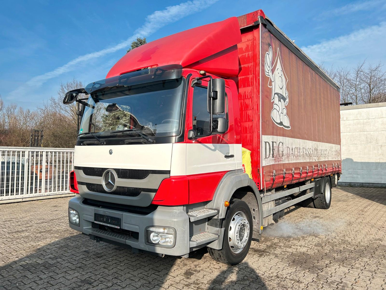 Mercedes-Benz 1829 Axor mit HIAB Mitnahmestapler - Curtainsider truck: picture 1 Mercedes-Benz 1829 Axor mit HIAB Mitnahmestapler - Curtainsider truck: picture 1