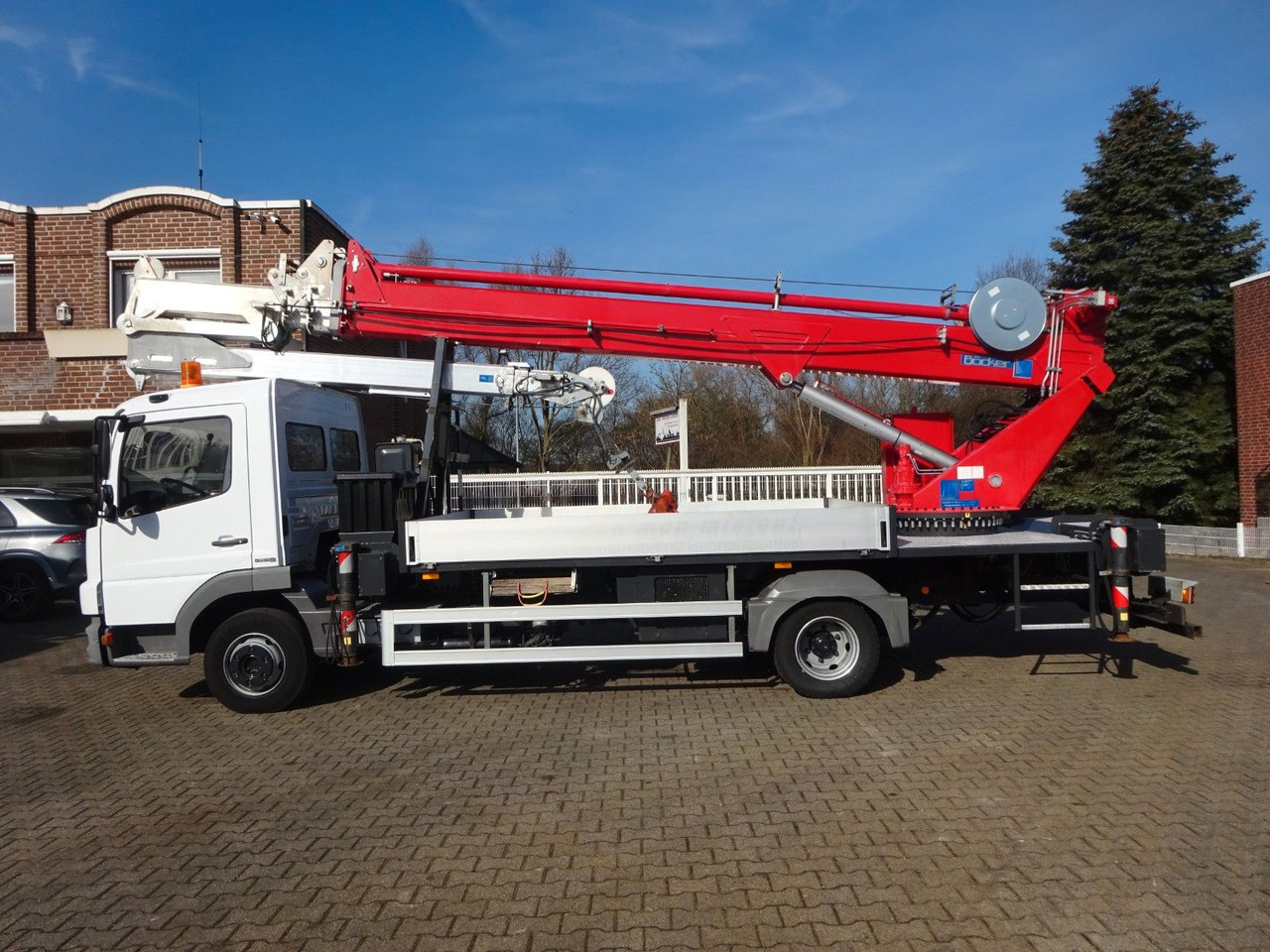 Mercedes-Benz 818 Atego + Böcker AK 32 Meter Dachdeckerkran - Crane truck: picture 3 Mercedes-Benz 818 Atego + Böcker AK 32 Meter Dachdeckerkran - Crane truck: picture 3