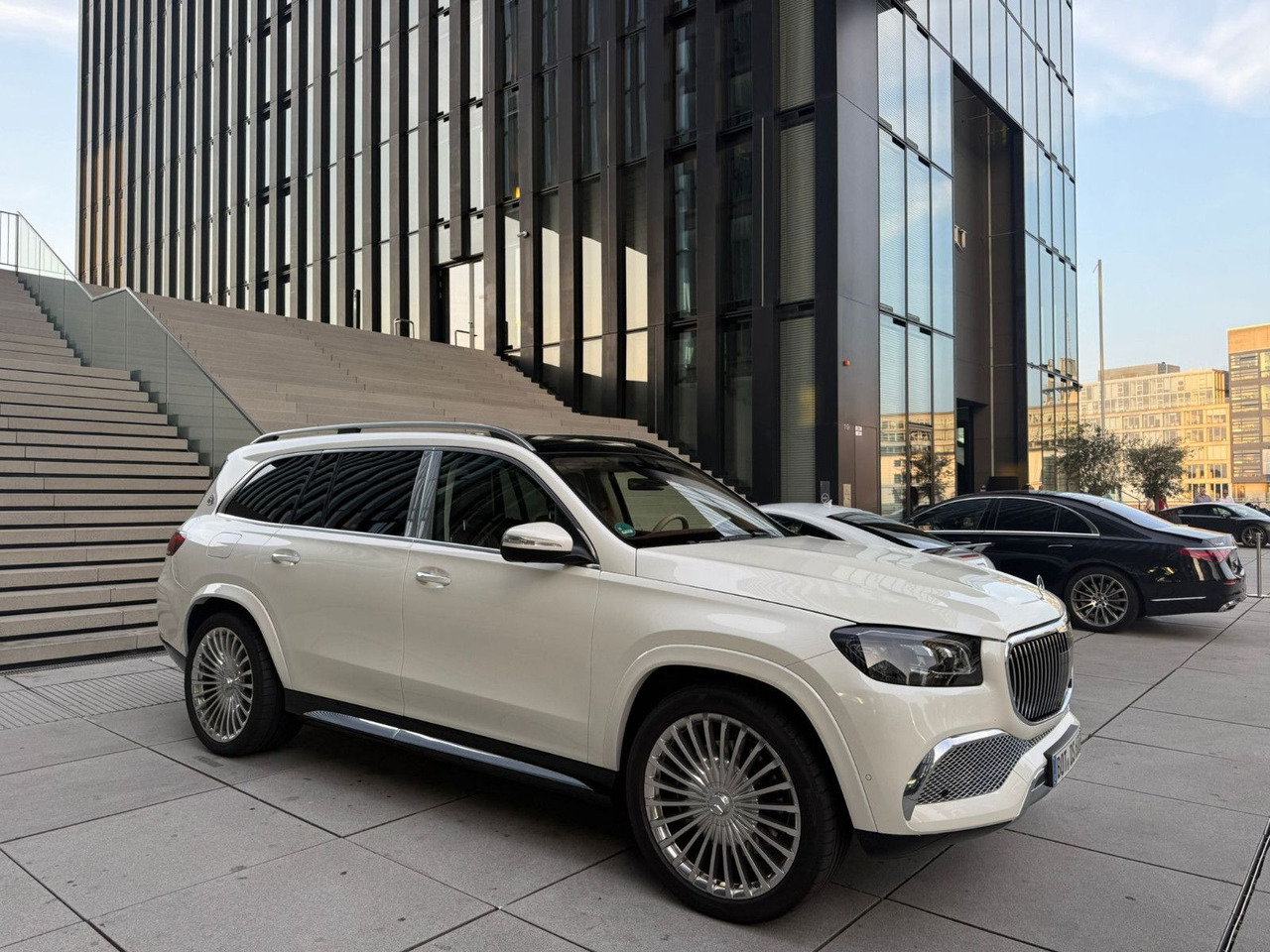 Mercedes-Benz GLS 600 Maybach 4Matic | 23 ZOLL | BURMESTER Mercedes-Benz GLS 600 Maybach 4Matic | 23 ZOLL | BURMESTER - SUV: picture 3 Mercedes-Benz GLS 600 Maybach 4Matic | 23 ZOLL | BURMESTER Mercedes-Benz GLS 600 Maybach 4Matic | 23 ZOLL | BURMESTER - SUV: picture 3
