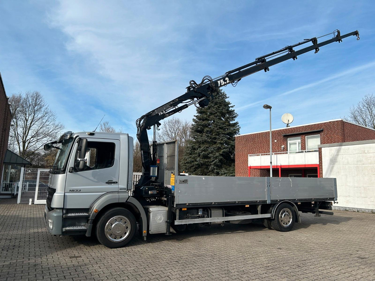 Mercedes-Benz 1833 Axor Pritsche mit Terex 75,2 Kran 4x2 - Other machinery: picture 2 Mercedes-Benz 1833 Axor Pritsche mit Terex 75,2 Kran 4x2 - Other machinery: picture 2