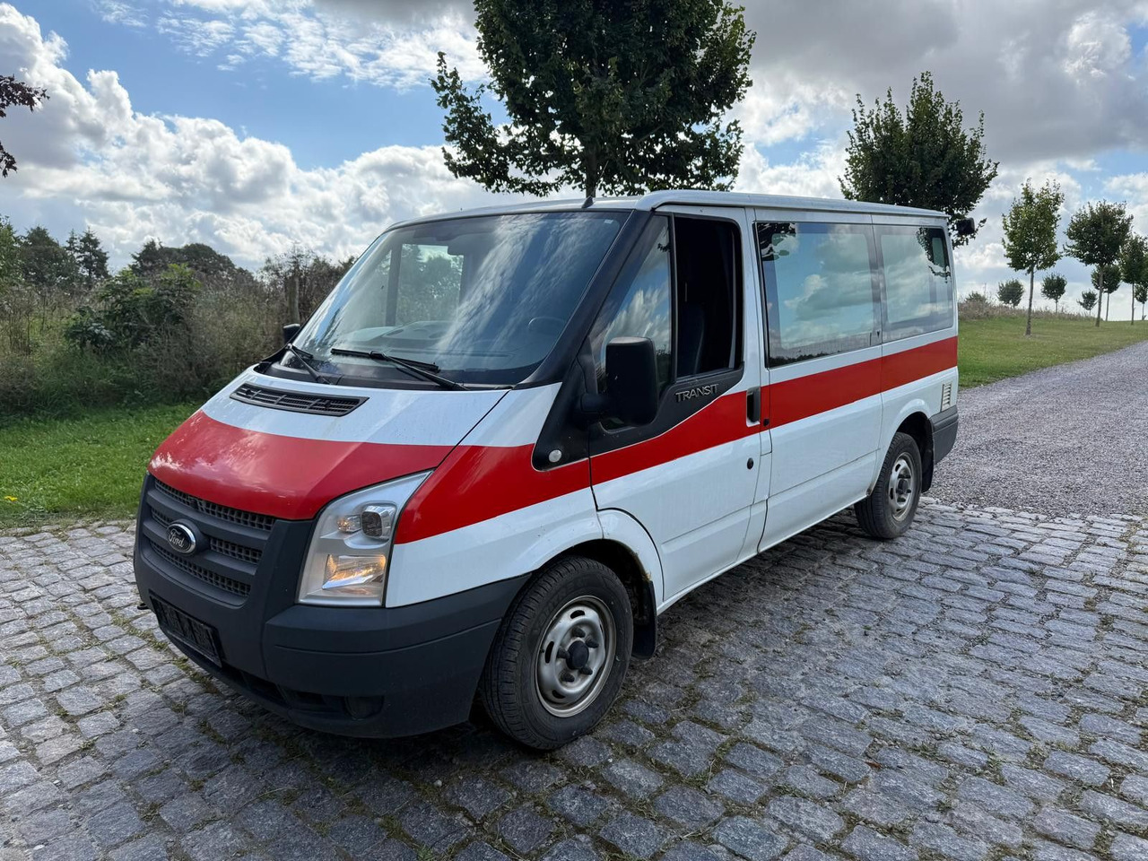 Ford Transit Kombi FT 300 K *1 600 € netto - Passenger van: picture 2 Ford Transit Kombi FT 300 K *1 600 € netto - Passenger van: picture 2