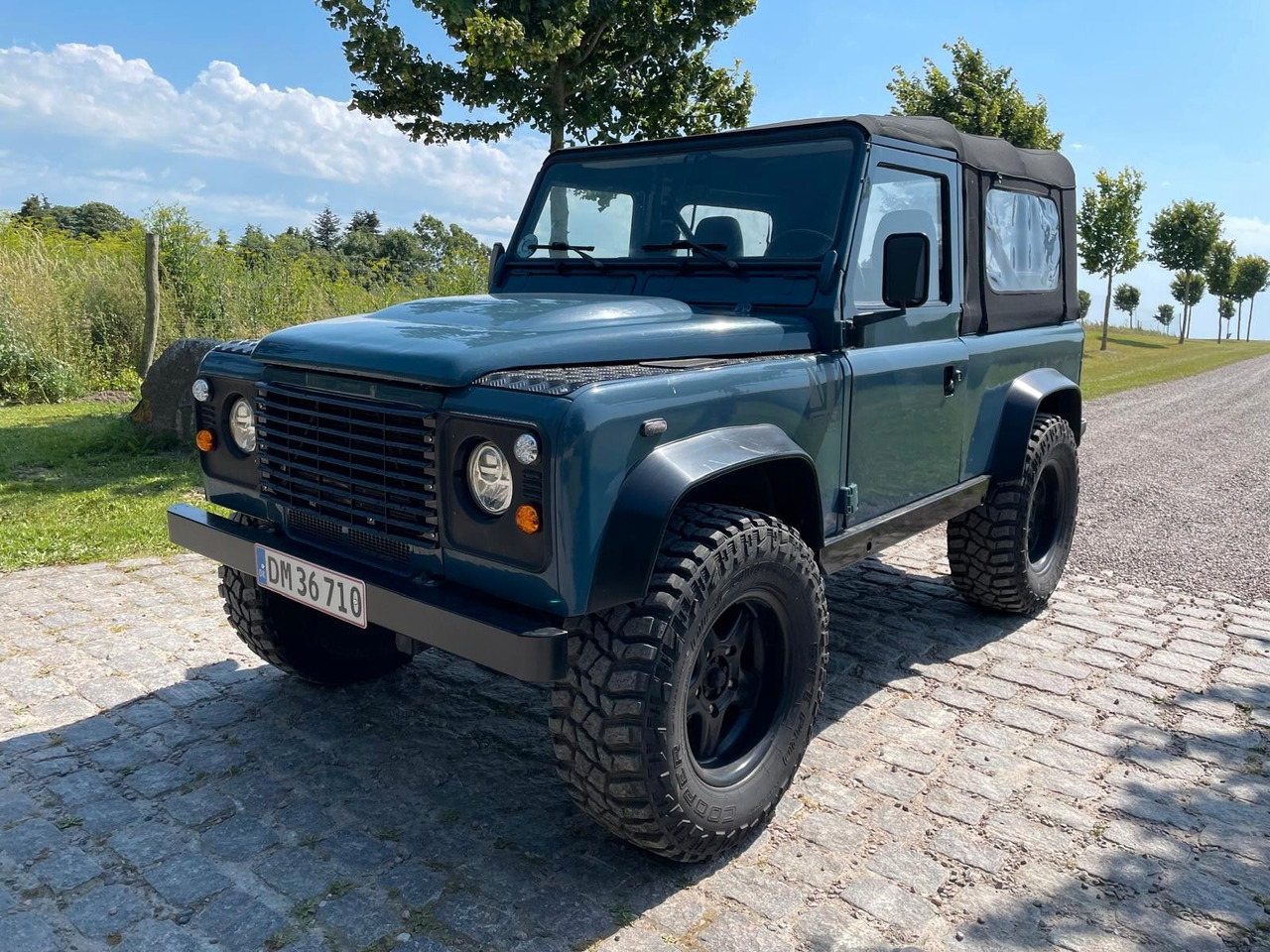 Land Rover LR Defender 90 Soft Top V8 Automatic 60000 brutt Land Rover LR Defender 90 SoftTop V8 Automatic - Pickup truck: picture 1 Land Rover LR Defender 90 Soft Top V8 Automatic 60000 brutt Land Rover LR Defender 90 SoftTop V8 Automatic - Pickup truck: picture 1