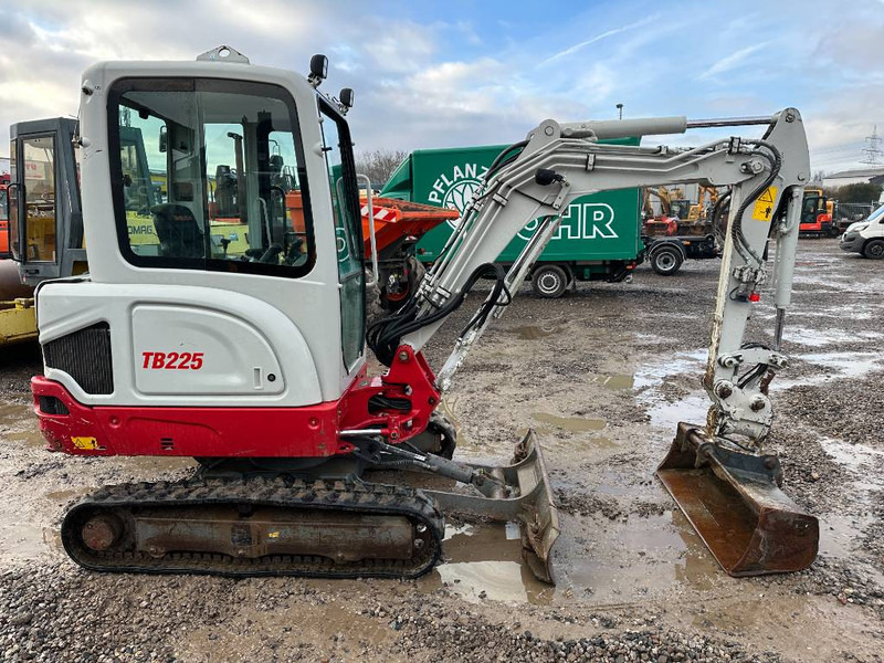 Takeuchi TB 225 V3 Minibagger 25.000 EUR - Mini excavator: picture 4 Takeuchi TB 225 V3 Minibagger 25.000 EUR - Mini excavator: picture 4