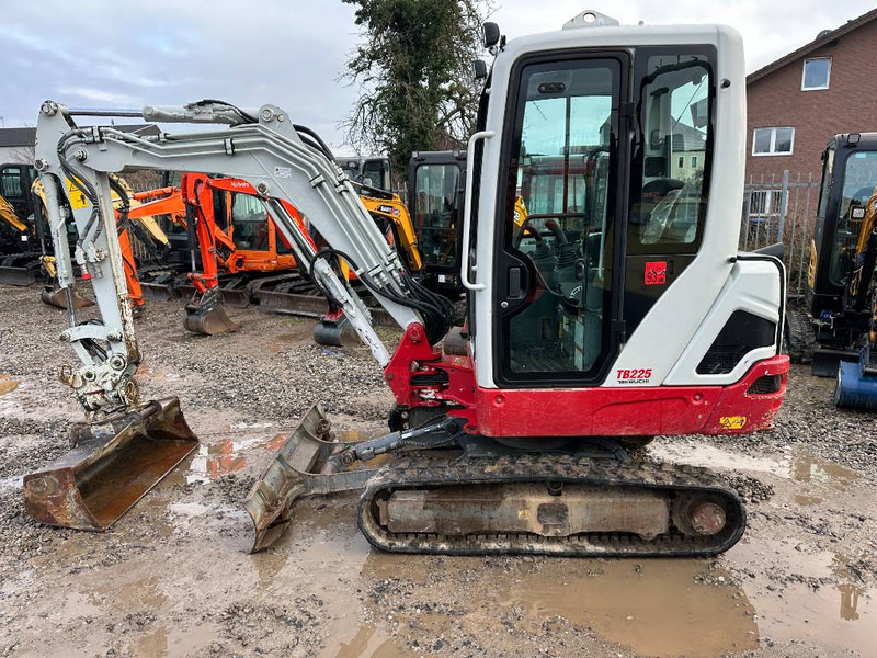 Takeuchi TB 225 V3 Minibagger 25.000 EUR - Mini excavator: picture 1 Takeuchi TB 225 V3 Minibagger 25.000 EUR - Mini excavator: picture 1
