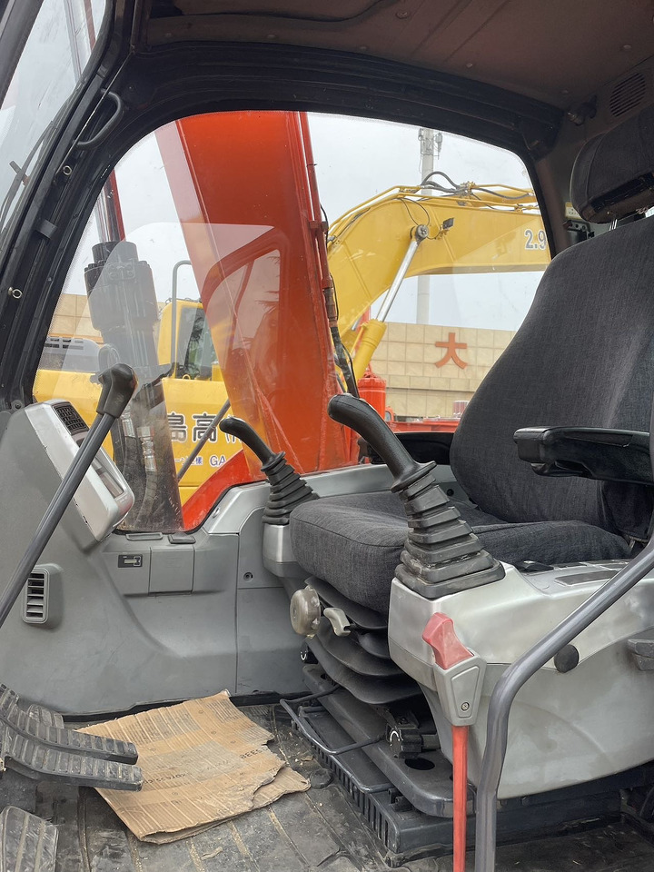 Crawler excavator DOOSAN DX80: picture 7
