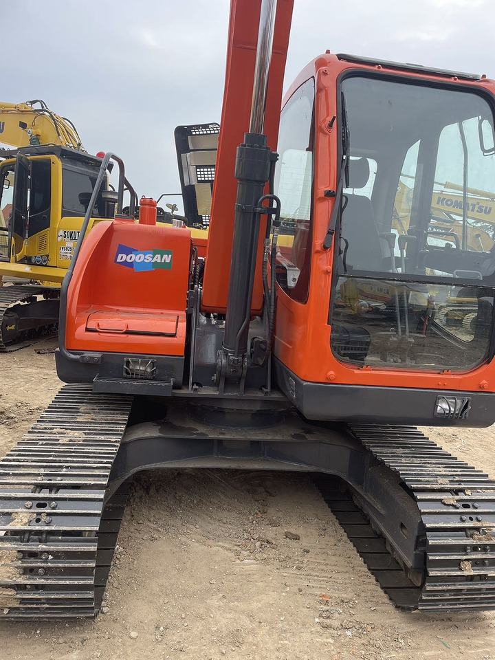 Crawler excavator DOOSAN DX80: picture 6