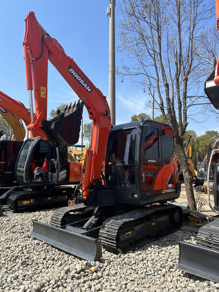 Doosan DX60 - Mini excavator: picture 3 Doosan DX60 - Mini excavator: picture 3